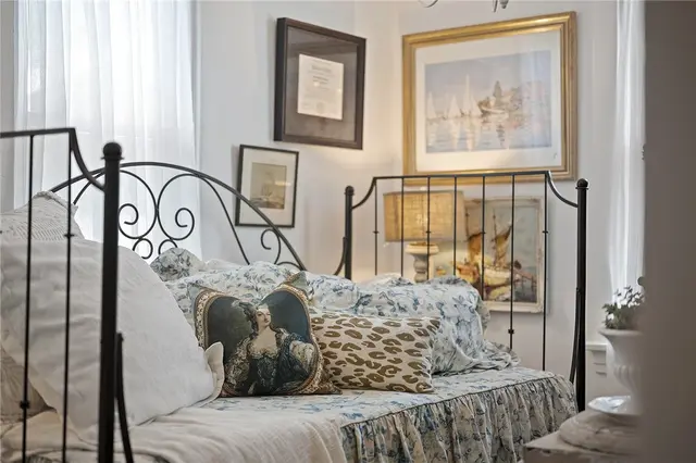 327 McCready Way gallery image 12