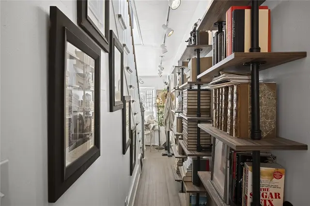 327 McCready Way gallery image 35