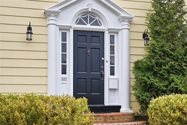 327 Meadow Lane gallery image 2