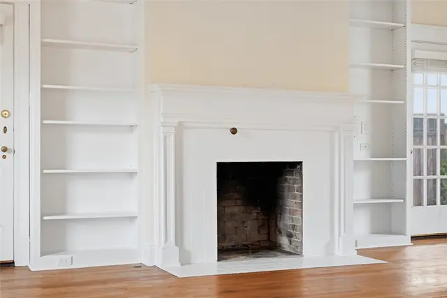 327 Meadow Lane gallery image 8