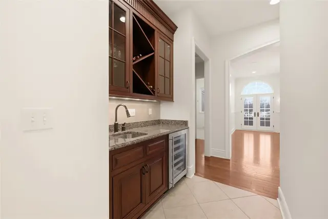 328 Cambridge Drive gallery image 2