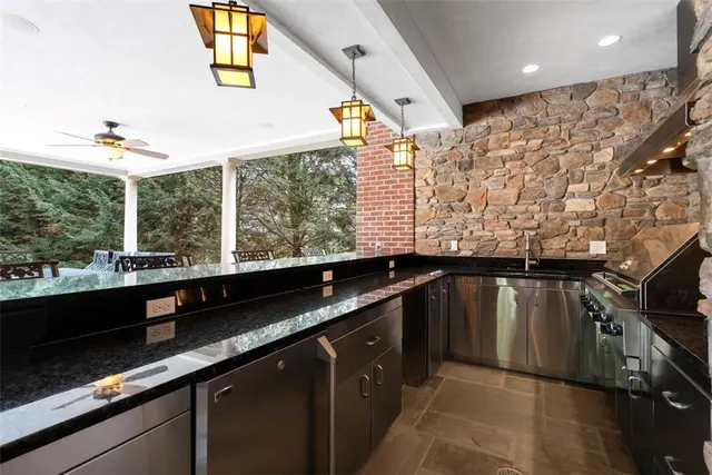 328 Cambridge Drive gallery image 8