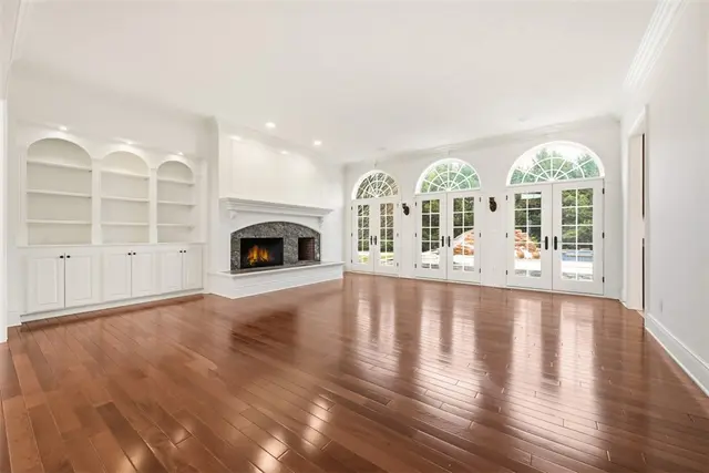 328 Cambridge Drive gallery image 12