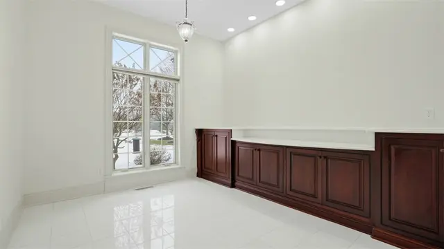 328 Cambridge Drive gallery image 17