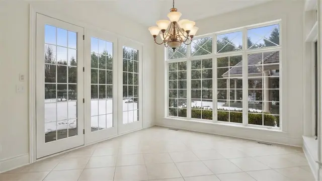 328 Cambridge Drive gallery image 18