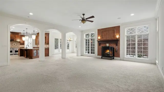 328 Cambridge Drive gallery image 19
