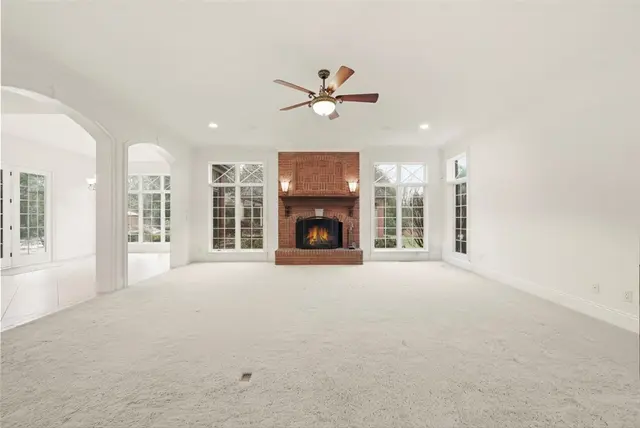 328 Cambridge Drive gallery image 20