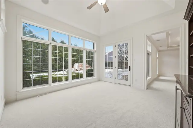 328 Cambridge Drive gallery image 23