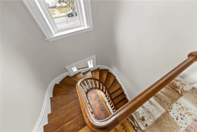328 Grant Street gallery image 15