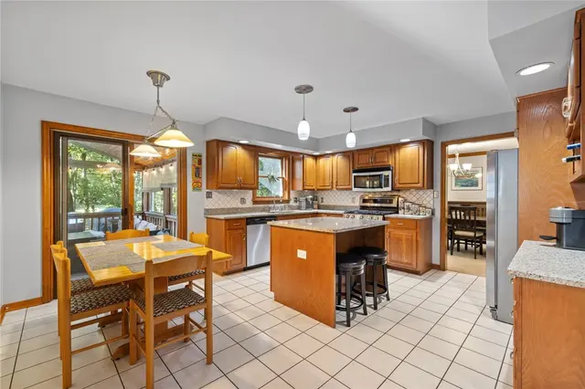 329 Cloverdale Dr gallery image 2