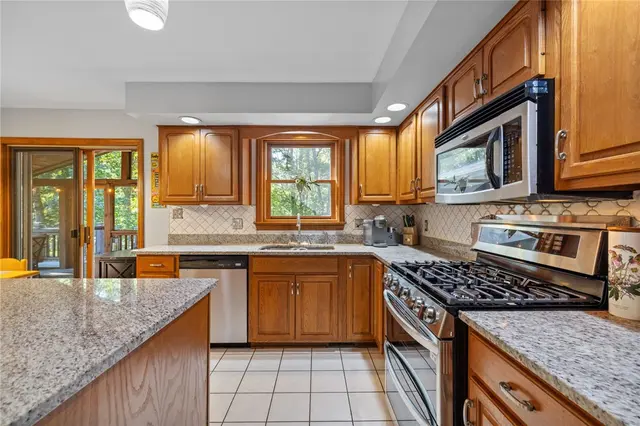 329 Cloverdale Dr gallery image 5