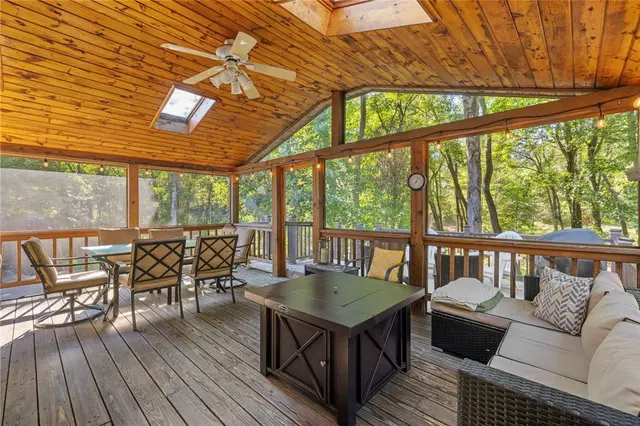 329 Cloverdale Dr gallery image 6