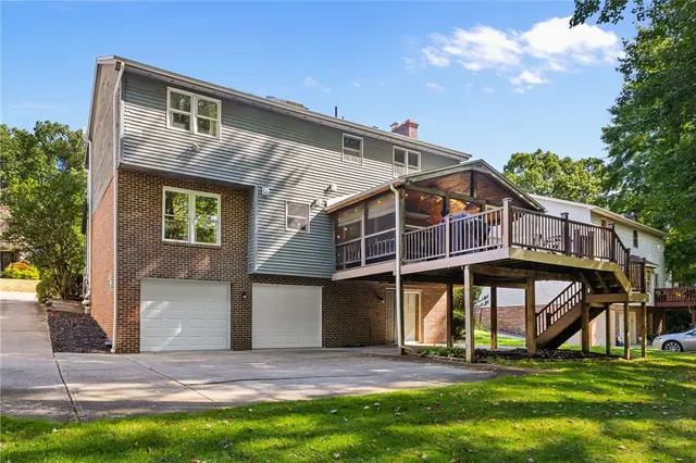 329 Cloverdale Dr gallery image 7