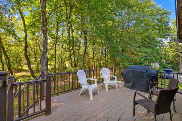 329 Cloverdale Dr gallery image 9