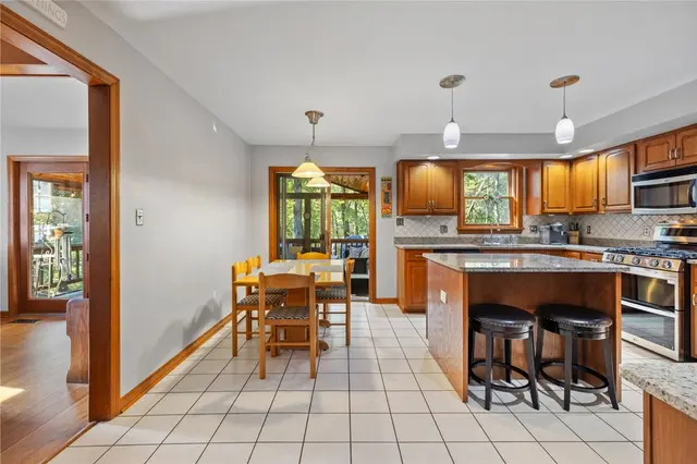329 Cloverdale Dr gallery image 11