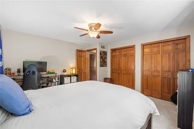 329 Cloverdale Dr gallery image 14