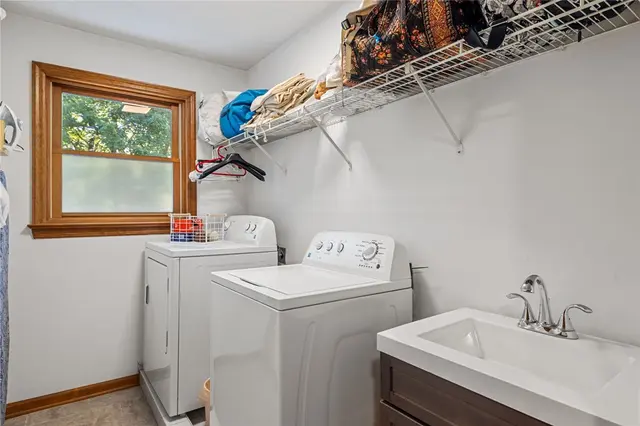329 Cloverdale Dr gallery image 18
