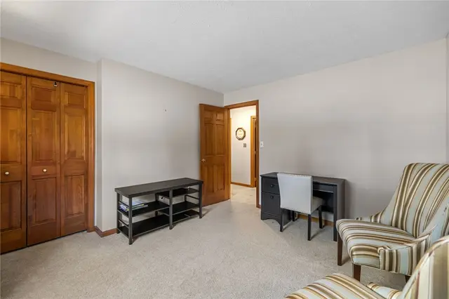 329 Cloverdale Dr gallery image 19