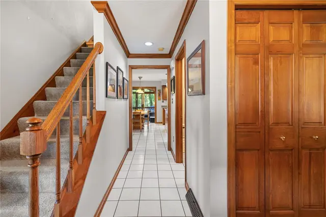 329 Cloverdale Dr gallery image 22