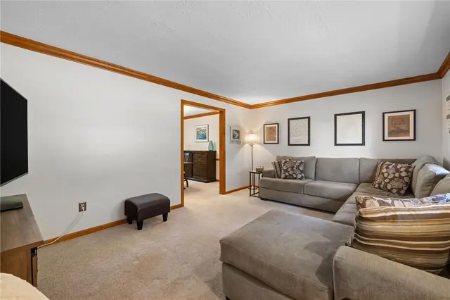 329 Cloverdale Dr gallery image 23
