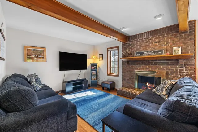 329 Cloverdale Dr gallery image 25
