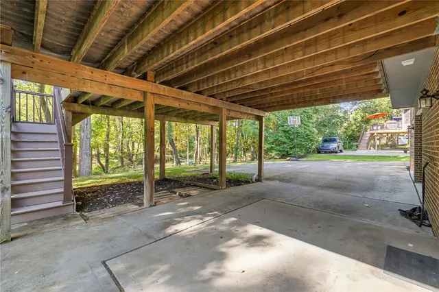 329 Cloverdale Dr gallery image 29