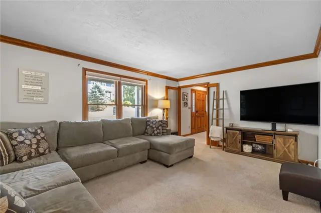 329 Cloverdale Dr gallery image 30
