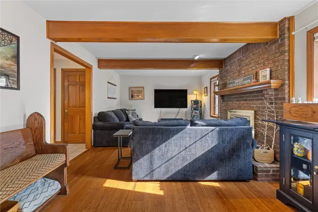 329 Cloverdale Dr gallery image 32