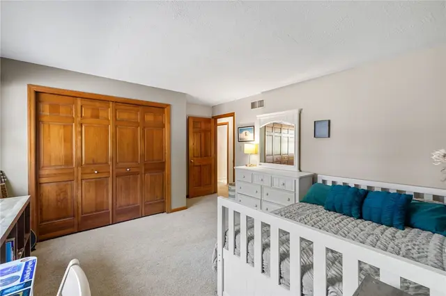 329 Cloverdale Dr gallery image 33