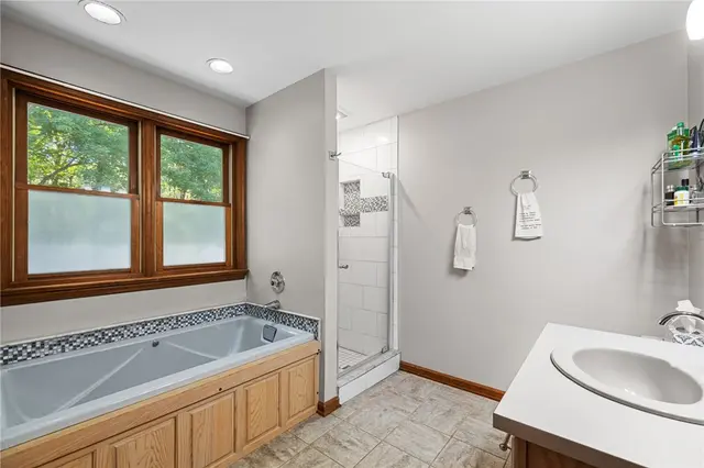 329 Cloverdale Dr gallery image 35