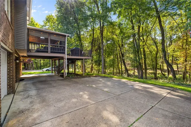 329 Cloverdale Dr gallery image 36