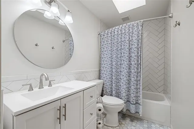 329 Cloverdale Dr gallery image 37