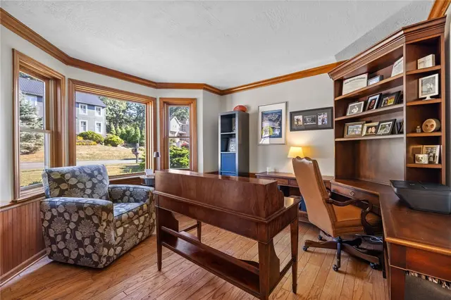 329 Cloverdale Dr gallery image 38