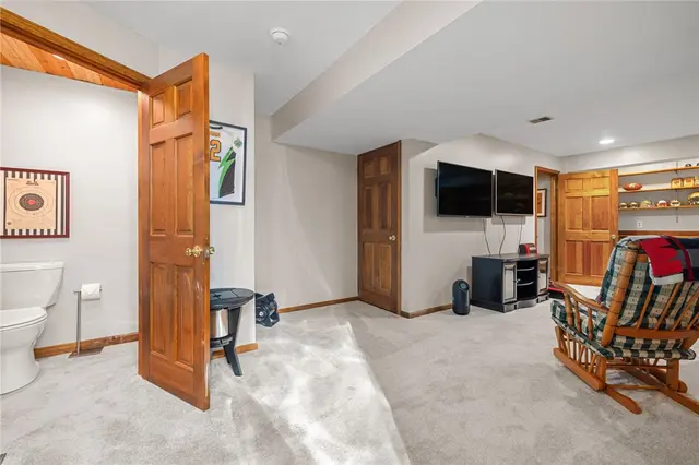 329 Cloverdale Dr gallery image 40