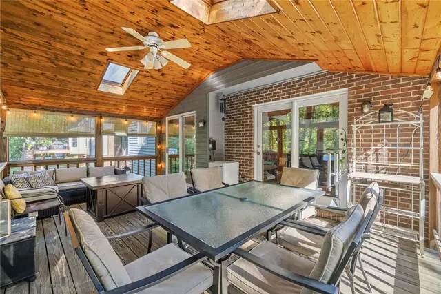 329 Cloverdale Dr gallery image 41