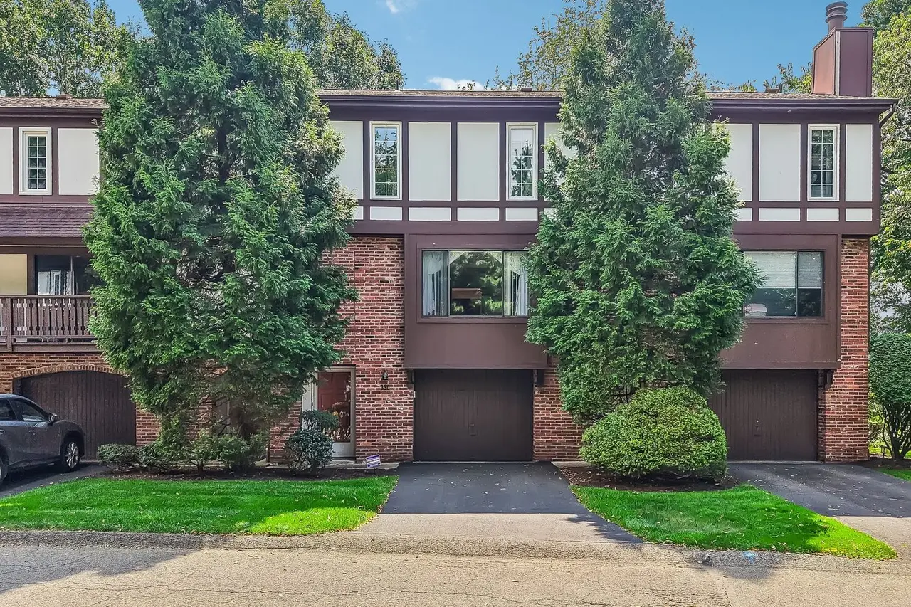 330 Woodbridge DRIVE