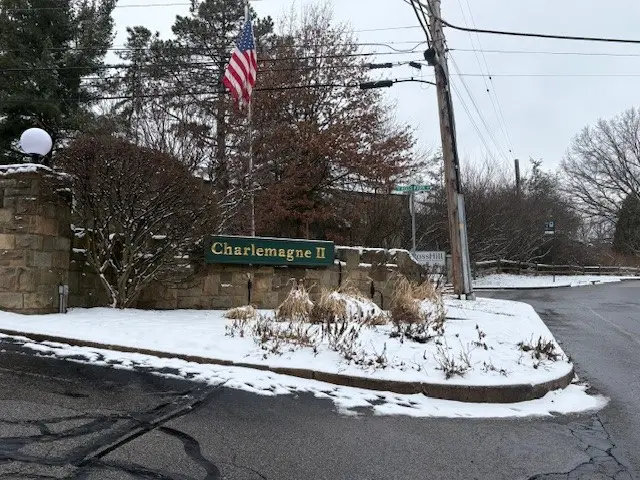 3302 Charlemagne Cir gallery image 4