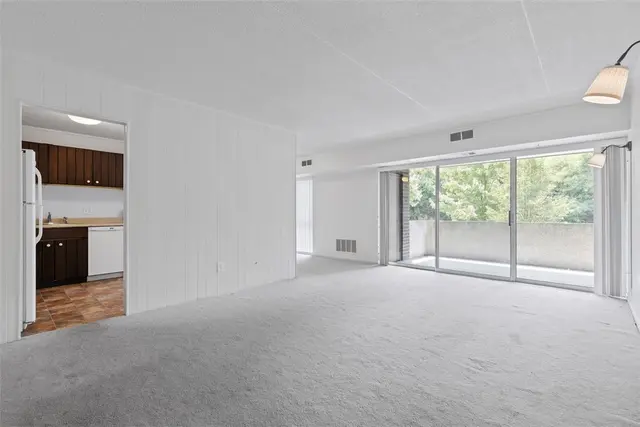 3305 Charlemagne Cir gallery image 4