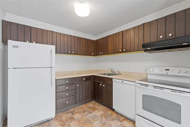 3305 Charlemagne Cir gallery image 6