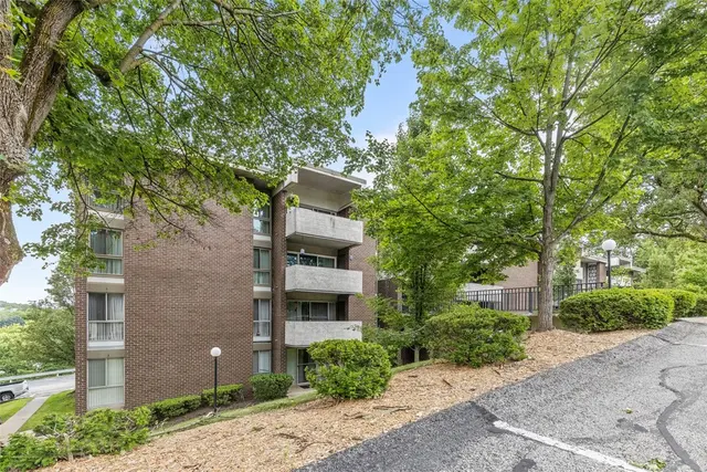 3305 Charlemagne Cir gallery image 9