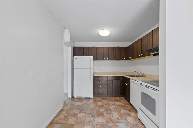 3305 Charlemagne Cir gallery image 17