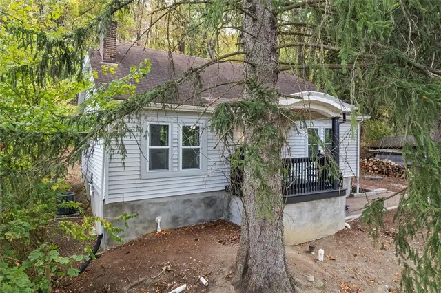 3316 Evergreen Rd gallery image 2