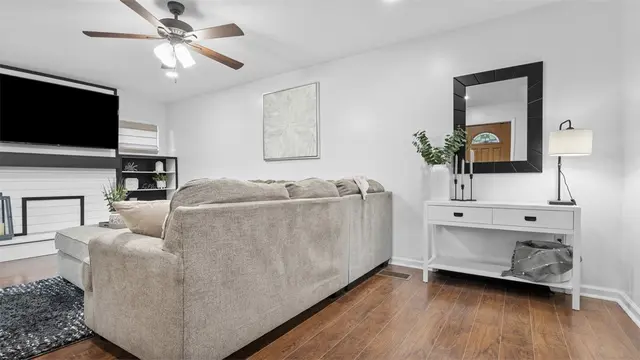 3316 Evergreen Rd gallery image 5