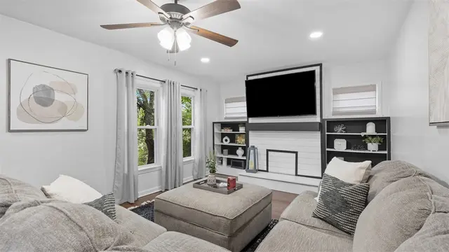 3316 Evergreen Rd gallery image 20