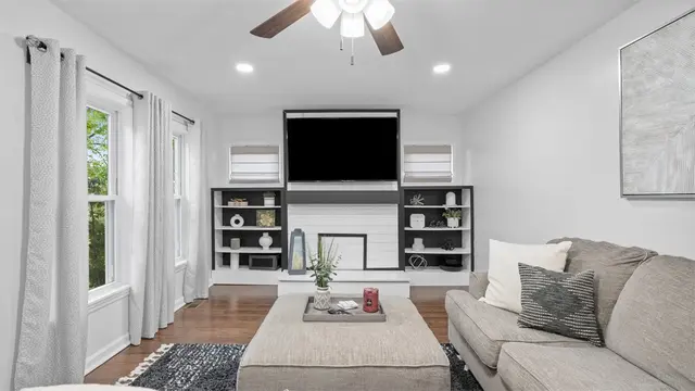 3316 Evergreen Rd gallery image 25