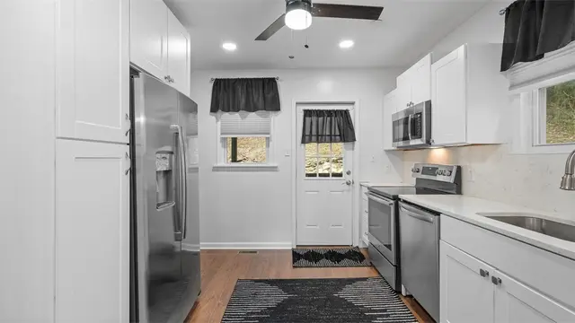 3316 Evergreen Rd gallery image 30