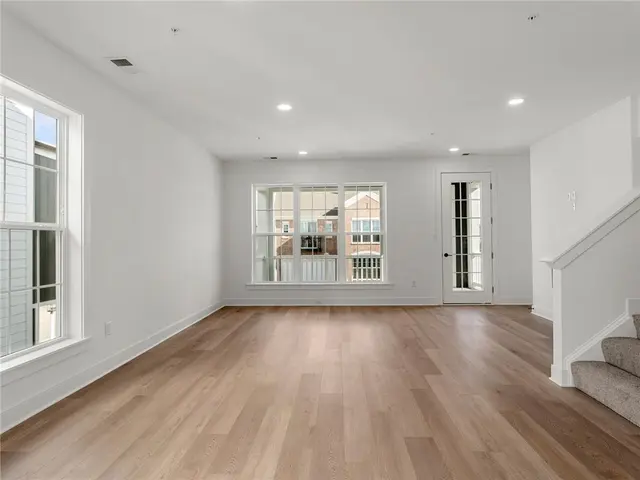332 Highbridge Ln gallery image 3