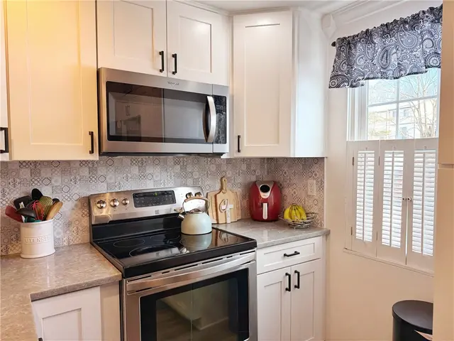 332 Parkwood Dr gallery image 8