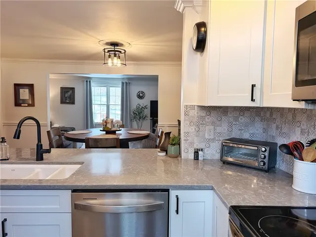332 Parkwood Dr gallery image 9