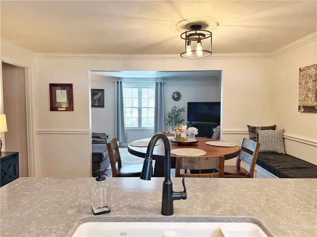332 Parkwood Dr gallery image 10